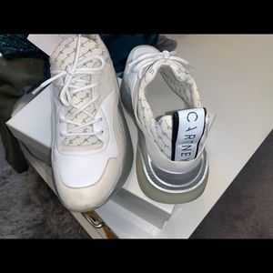 Nice comfortable sneakers true to size